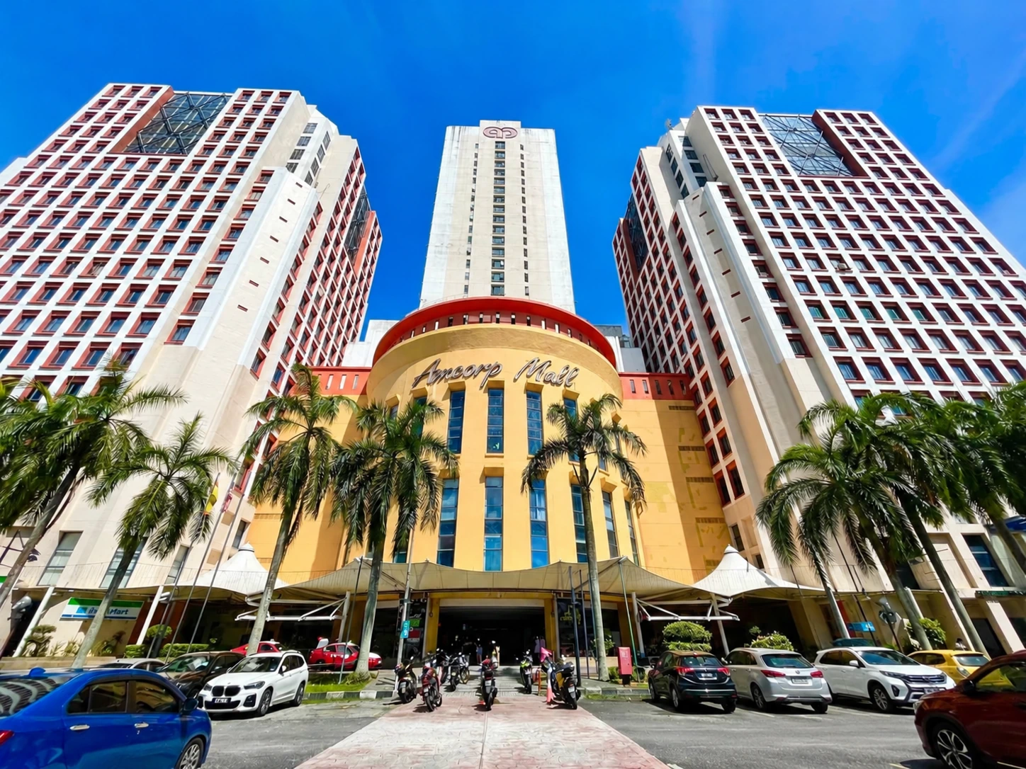 Menara Melawangi, Bangunan Amcorp — property photo 1