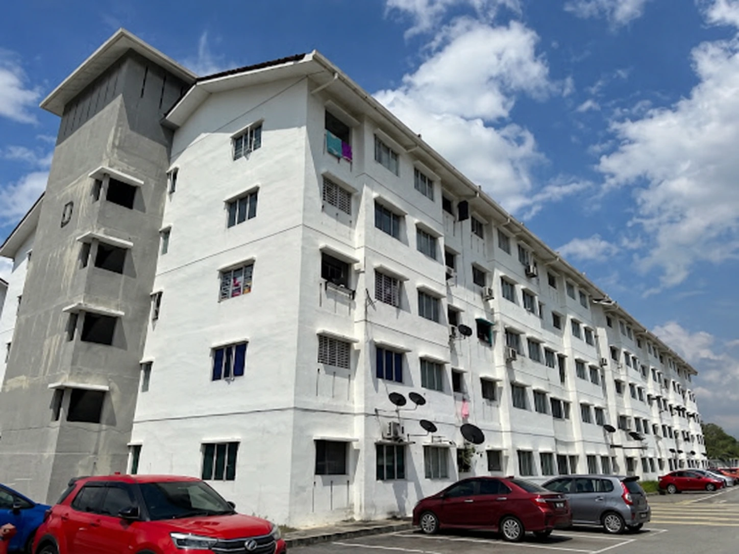 Pangsapuri Putra, Puchong — property photo 1