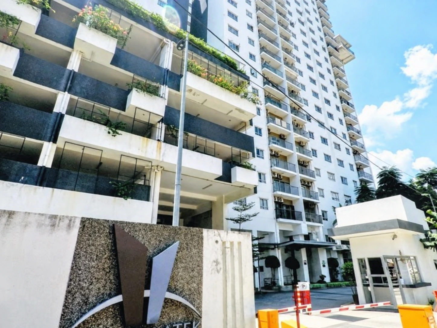 Suria Jelatek Residence — property photo 1