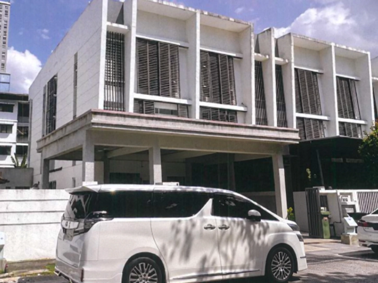 Triple Storey Terrace House — property photo 1