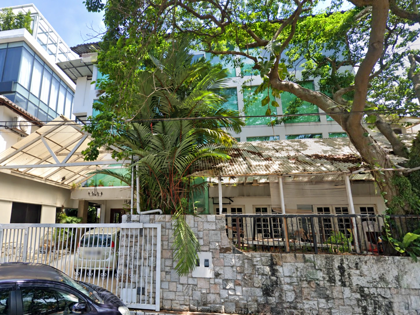 Semi-Detached House — property photo 1