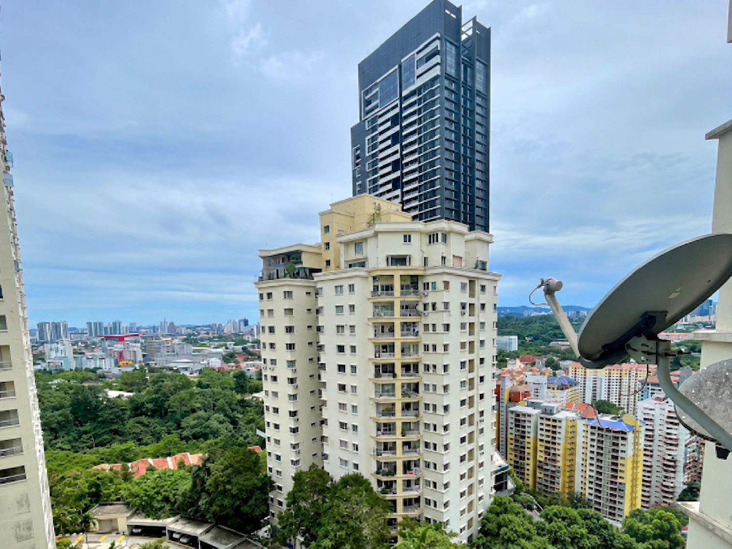 Pantai Panorama Kondominium — property photo 1