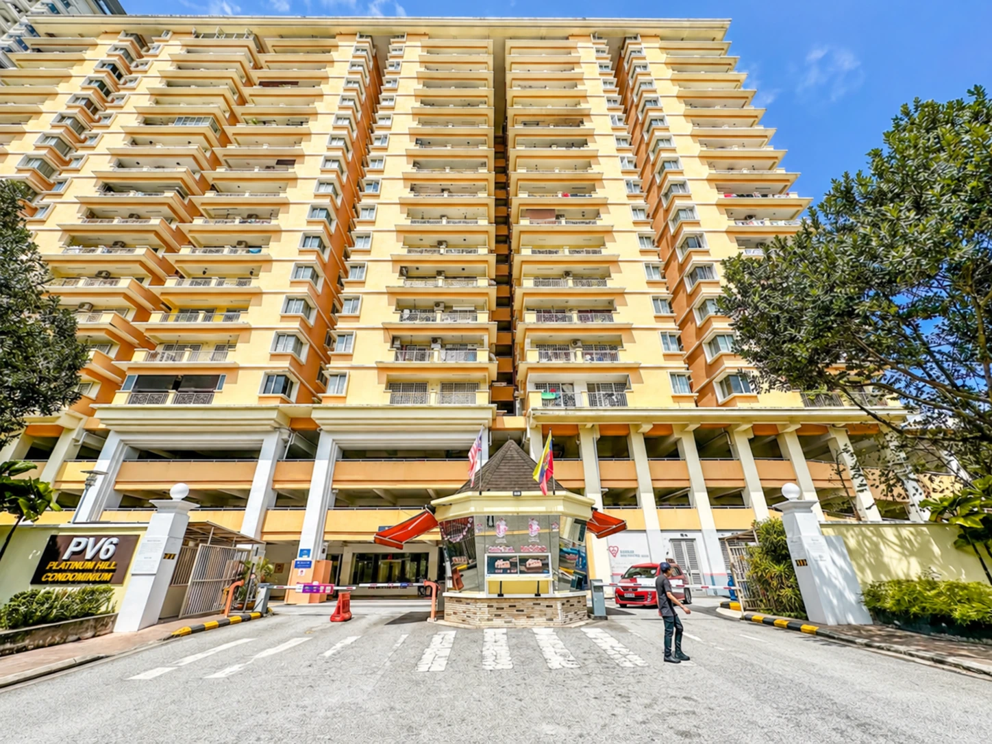 Platinum Hill Condominium — property photo 1