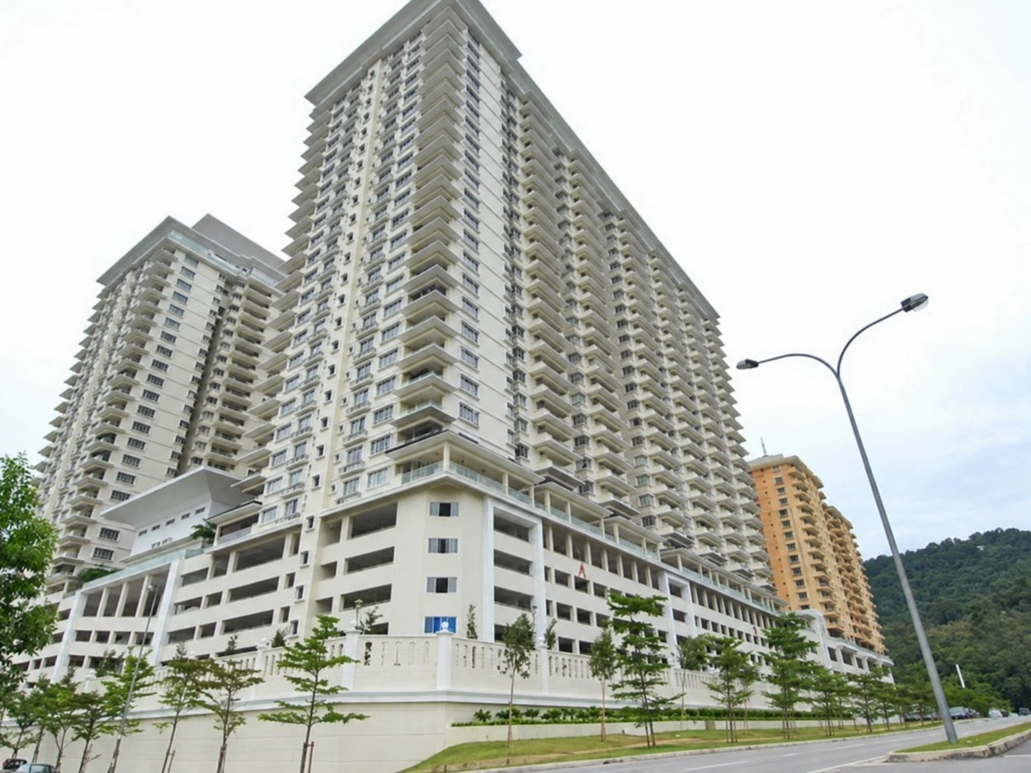 PV8 Platinum Hill Condo — property photo 1