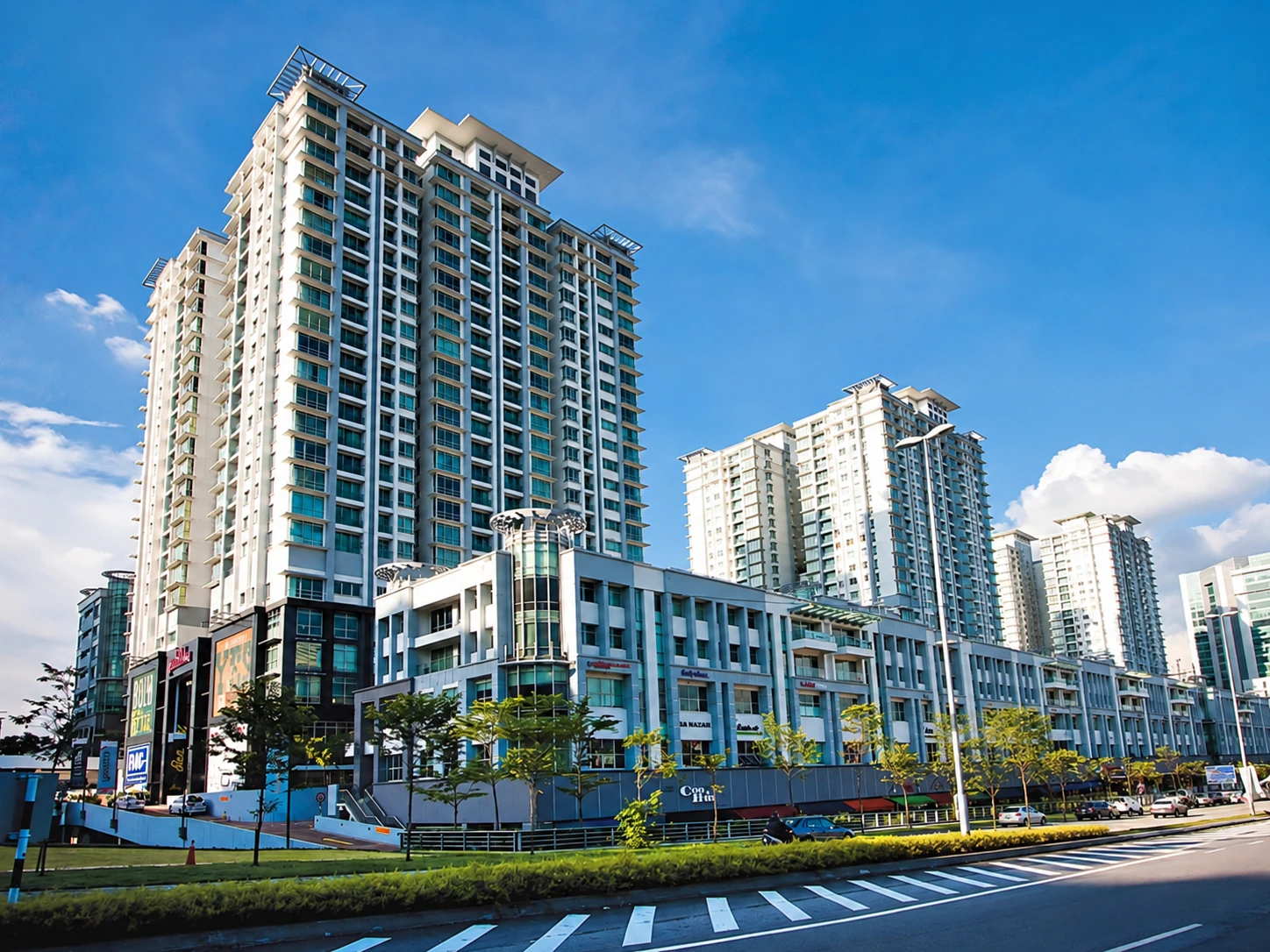 Solaris Dutamas — property photo 1