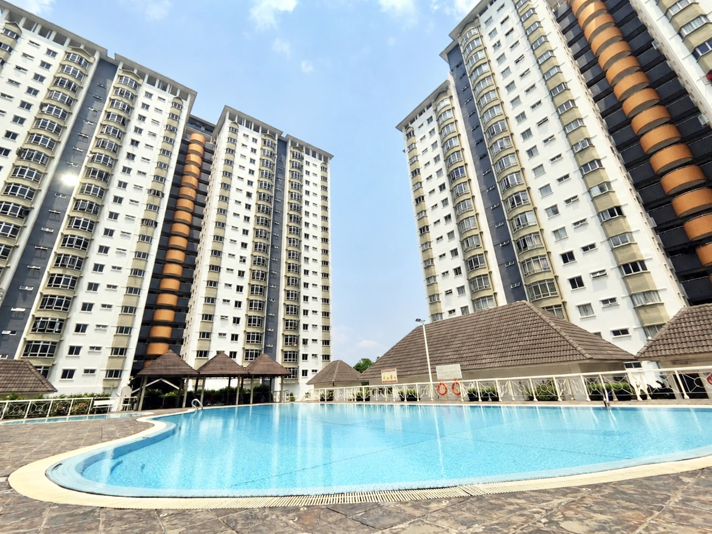Endah Regal Condominium — property photo 1